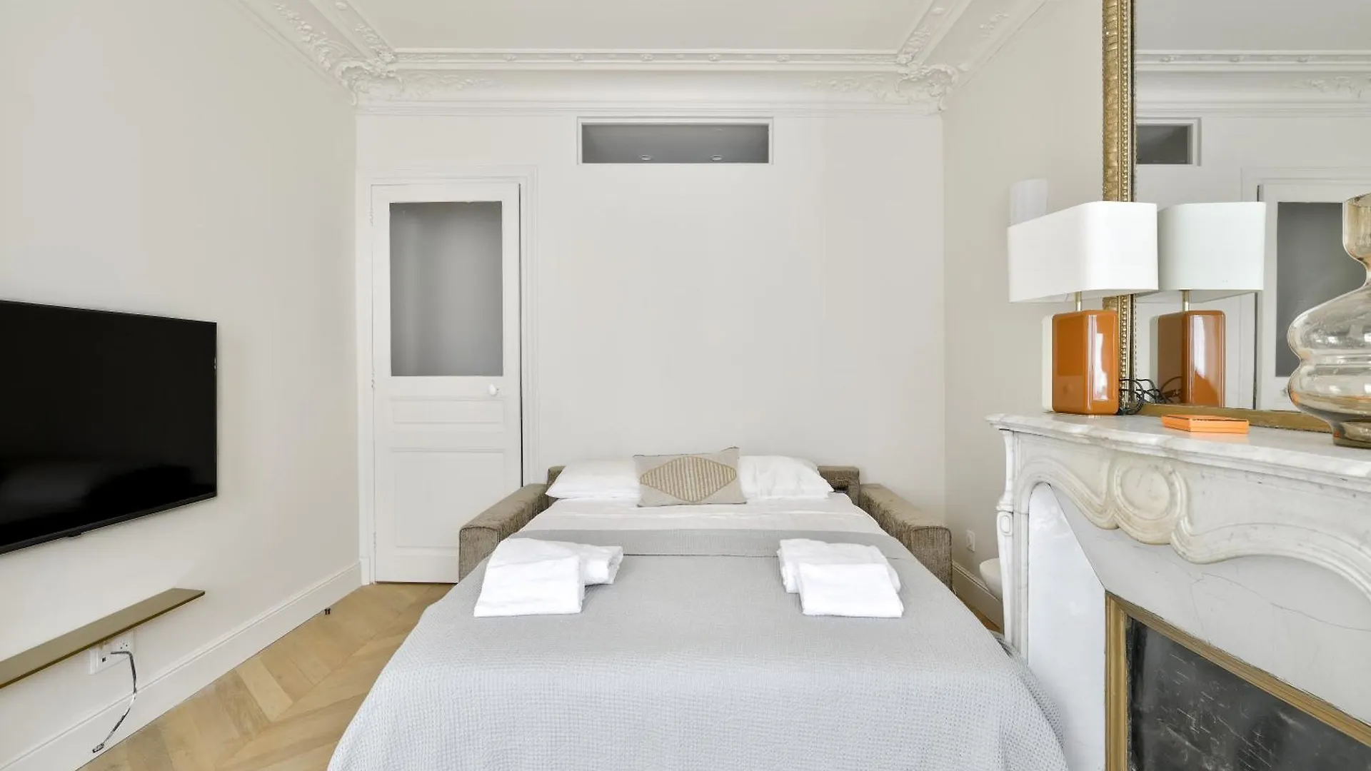 Aesthetic And Large T2 In The Edge Of Le Marais Apartment Paris